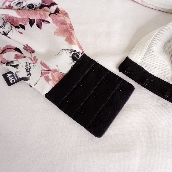 SOLD - Torrid Curve 360 Back Smoothing Coverage Balconette Bra 44C Skulls Roses - Picture 6 of 7